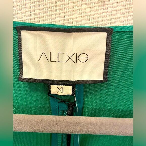 NWT Alexis designer emerald green long sleeve rouched crop top size XL as is - Picture 2 of 11